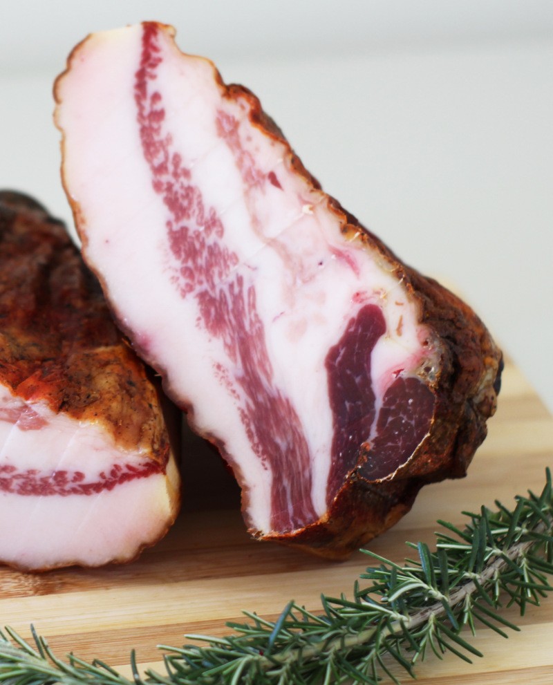 Guanciale Stagionato Dolce e Piccante Cembalo Salumi: intero pezzo 1,3 kg, stagionato 3 mesi, senza conservanti, glutine o lattosio. Preordina ora!