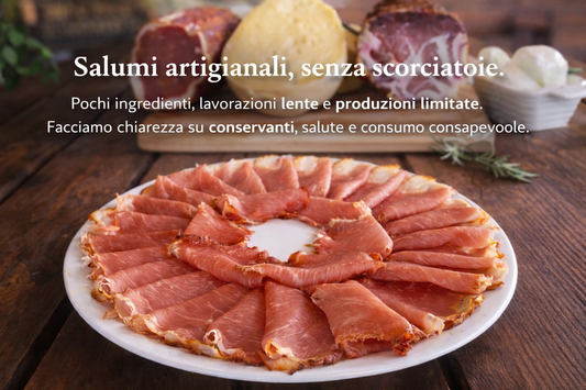Salumi artigianali senza conservanti, preparati con carne selezionata, sale e pepe, stagionati naturalmente secondo tradizione.