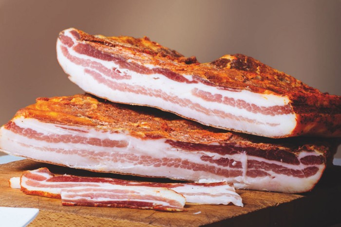 Pancetta Tesa Dolce e Piccante Cembalo Salumi: metà pezzo 2 kg, stagionata 3 mesi, senza conservanti, glutine o lattosio. Preordina ora!

